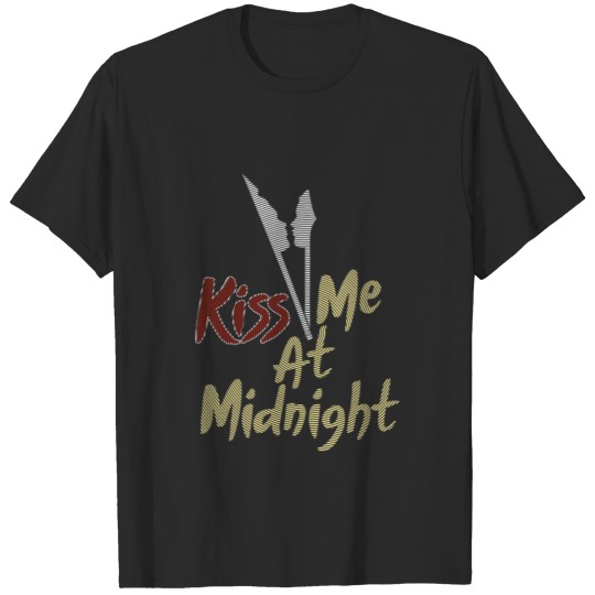 New years eve, kiss me at midnight gift T-shirt